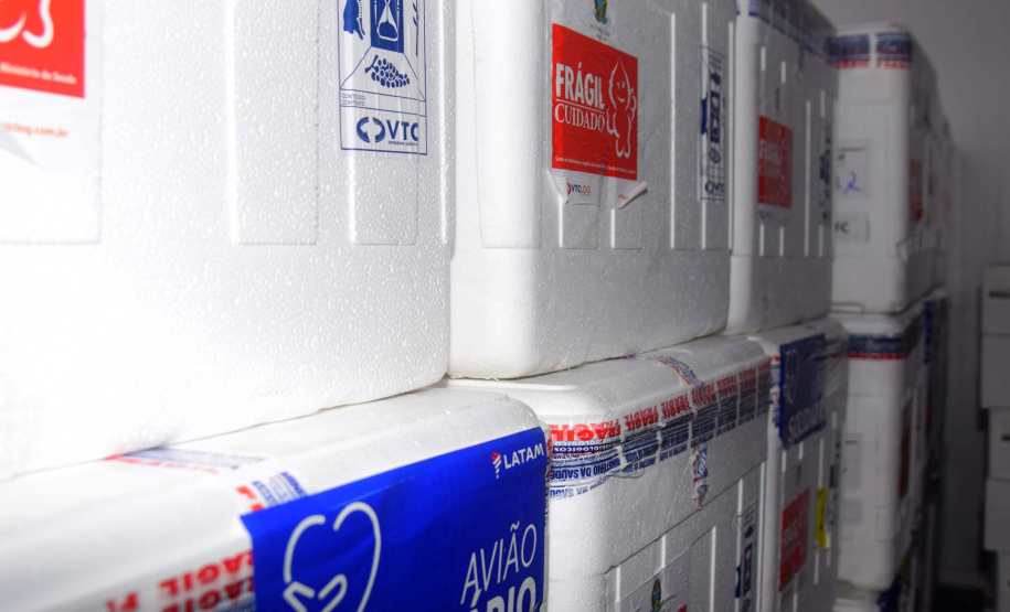 Paraná recebe mais 360.250 doses da vacina AstraZeneca contra a Covid-19. Foto: Américo Antonio/SESA