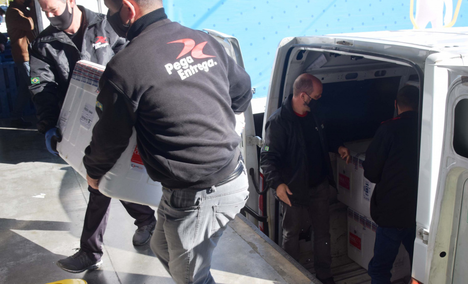 Paraná recebe mais 360.250 doses da vacina AstraZeneca contra a Covid-19. Foto: Américo Antonio/SESA