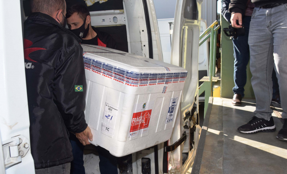 Paraná recebe mais 360.250 doses da vacina AstraZeneca contra a Covid-19. Foto: Américo Antonio/SESA