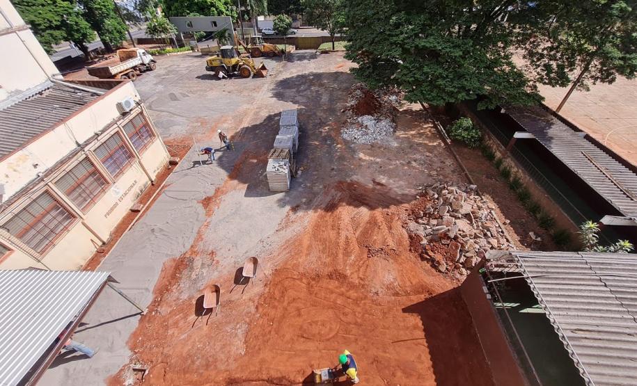 O Colégio Estadual de Paranavaí, em Paranavaí, Noroeste do Estado, está com obras de reparos no prédio com um investimento que ultrapassa R$ 2 milhões. O serviço visa à melhoria no atendimento para mais de mil alunos. A obra, de responsabilidade do Instituto Paranaense de Desenvolvimento Educacional (Fundepar), deve ser concluída ainda no segundo semestre deste ano. Foto: Fundepar