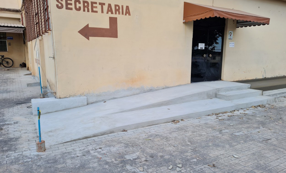 O Colégio Estadual de Paranavaí, em Paranavaí, Noroeste do Estado, está com obras de reparos no prédio com um investimento que ultrapassa R$ 2 milhões. O serviço visa à melhoria no atendimento para mais de mil alunos. A obra, de responsabilidade do Instituto Paranaense de Desenvolvimento Educacional (Fundepar), deve ser concluída ainda no segundo semestre deste ano. Foto: Fundepar