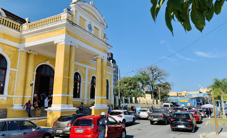 Com cerca de 9,8 mil trabalhadores portuários vacinados, os cuidados contra o coronavírus continuam nos portos de Paranaguá e Antonina. O Comitê de Enfrentamento à Covid-19 da Portos do Paraná realiza o balanço da primeira etapa de vacinação, concluída no último domingo (30). A empresa pública já articula novo pedido de doses ao Ministério da Saúde. - Paranaguá, 02/06/2021 - Foto: Claudio Neves/Portos do Paraná