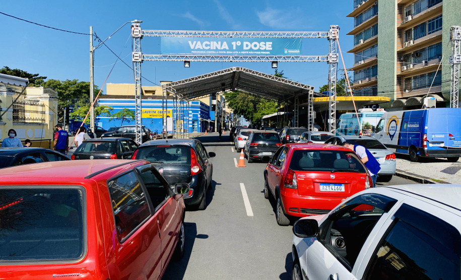 Com cerca de 9,8 mil trabalhadores portuários vacinados, os cuidados contra o coronavírus continuam nos portos de Paranaguá e Antonina. O Comitê de Enfrentamento à Covid-19 da Portos do Paraná realiza o balanço da primeira etapa de vacinação, concluída no último domingo (30). A empresa pública já articula novo pedido de doses ao Ministério da Saúde. - Paranaguá, 02/06/2021 - Foto: Claudio Neves/Portos do Paraná