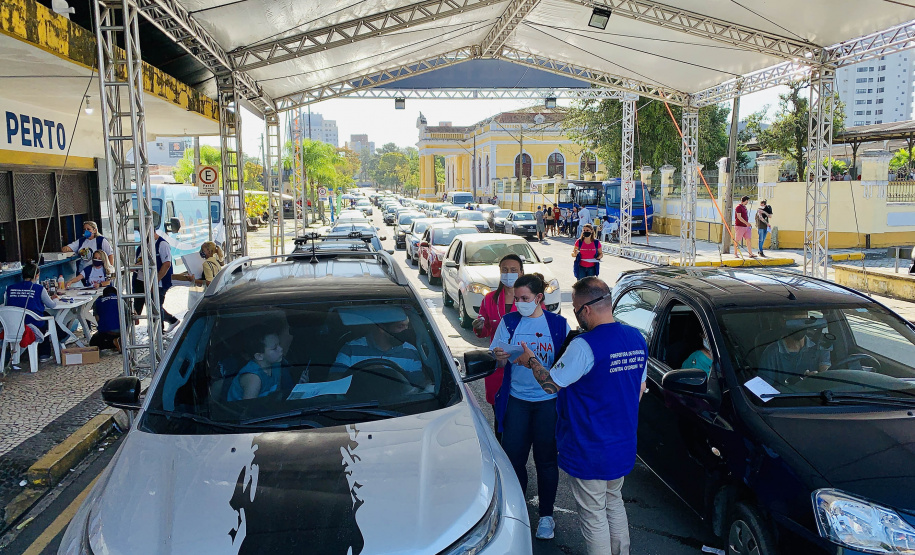 Com cerca de 9,8 mil trabalhadores portuários vacinados, os cuidados contra o coronavírus continuam nos portos de Paranaguá e Antonina. O Comitê de Enfrentamento à Covid-19 da Portos do Paraná realiza o balanço da primeira etapa de vacinação, concluída no último domingo (30). A empresa pública já articula novo pedido de doses ao Ministério da Saúde. - Paranaguá, 02/06/2021 - Foto: Claudio Neves/Portos do Paraná
