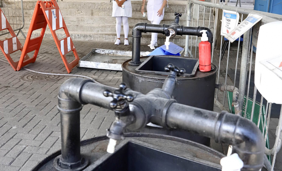 Com cerca de 9,8 mil trabalhadores portuários vacinados, os cuidados contra o coronavírus continuam nos portos de Paranaguá e Antonina. O Comitê de Enfrentamento à Covid-19 da Portos do Paraná realiza o balanço da primeira etapa de vacinação, concluída no último domingo (30). A empresa pública já articula novo pedido de doses ao Ministério da Saúde. - Paranaguá, 02/06/2021 - Foto: Claudio Neves/Portos do Paraná