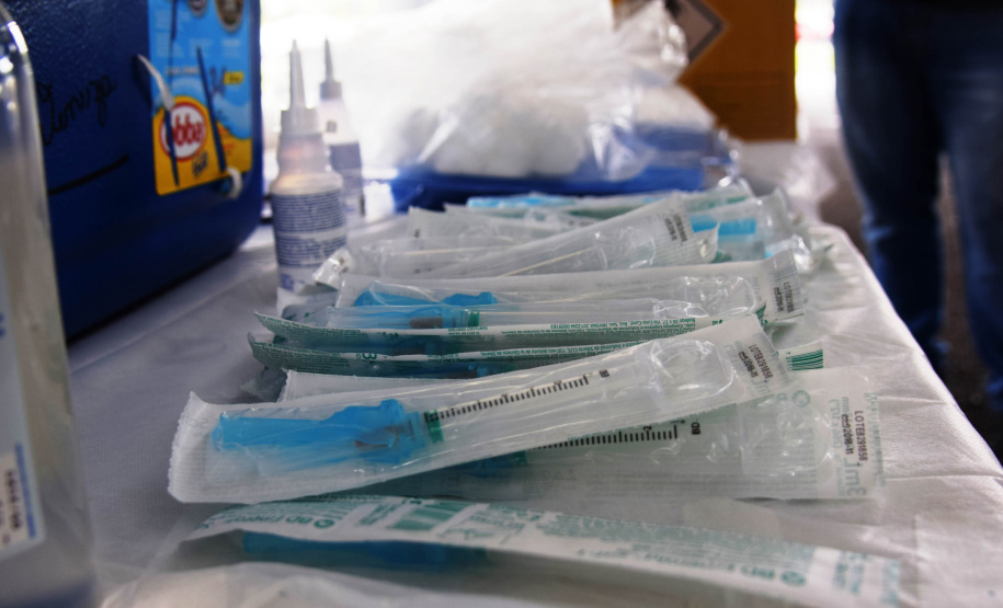 A Secretaria de Estado da Saúde (Sesa) reforça a importância da vacinação contra a Influenza, mesmo durante a pandemia. A 23ª Campanha Nacional de Imunização contra a doença começou no dia 12 de abril e até esta quarta-feira (2) apenas 31,9% da população alvo do Paraná foi vacinada. A estimativa do Ministério da Saúde é de que mais de 4,4 milhões de paranaenses devem tomar a vacina.  -  Curitiba, 02/06/2021  -  Foto: Américo Antonio/SESA