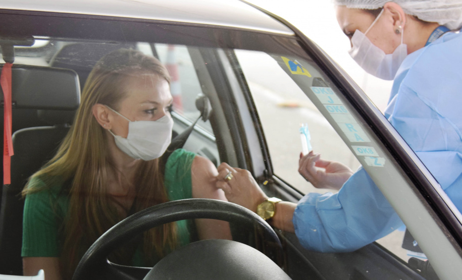 A Secretaria de Estado da Saúde (Sesa) reforça a importância da vacinação contra a Influenza, mesmo durante a pandemia. A 23ª Campanha Nacional de Imunização contra a doença começou no dia 12 de abril e até esta quarta-feira (2) apenas 31,9% da população alvo do Paraná foi vacinada. A estimativa do Ministério da Saúde é de que mais de 4,4 milhões de paranaenses devem tomar a vacina.  -  Curitiba, 02/06/2021  -  Foto: Américo Antonio/SESA