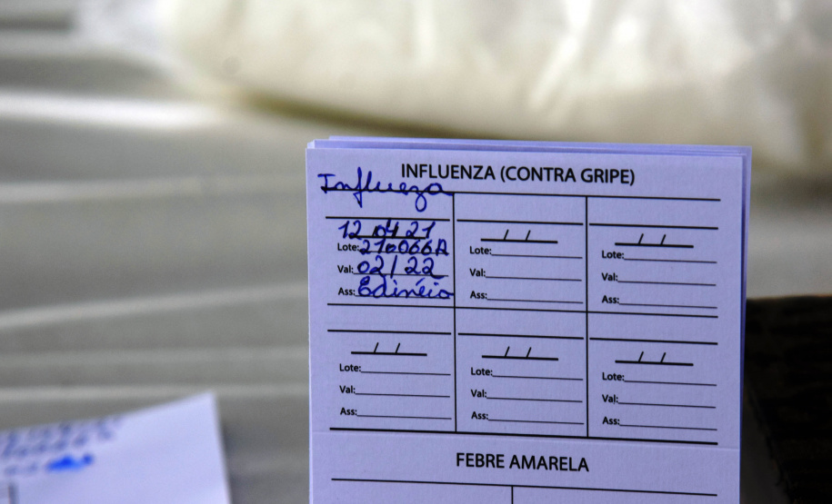 A Secretaria de Estado da Saúde (Sesa) reforça a importância da vacinação contra a Influenza, mesmo durante a pandemia. A 23ª Campanha Nacional de Imunização contra a doença começou no dia 12 de abril e até esta quarta-feira (2) apenas 31,9% da população alvo do Paraná foi vacinada. A estimativa do Ministério da Saúde é de que mais de 4,4 milhões de paranaenses devem tomar a vacina.  -  Curitiba, 02/06/2021  -  Foto: Américo Antonio/SESA