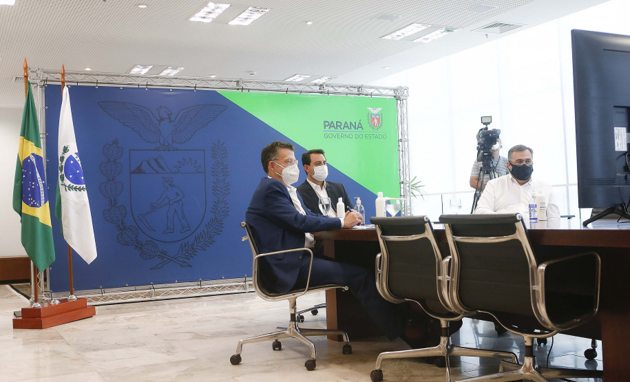 A Klabin, maior produtora e exportadora de papéis do País, doará ao Paraná mais de 95 mil medicamentos que compõem o kit intubação, utilizado para atendimento a pacientes com quadros graves de Covid-19. A doação foi anunciada nesta quarta-feira (2) em uma videoconferência realizada por diretores da empresa com o governador Carlos Massa Ratinho Junior. Foto: Jonathan Campos/AEN