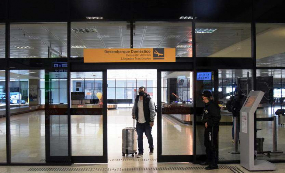 Paraná realiza estratégia de testagem para Covid-19 no aeroporto internacional Afonso Pena. Foto: Américo Antonio/SESA