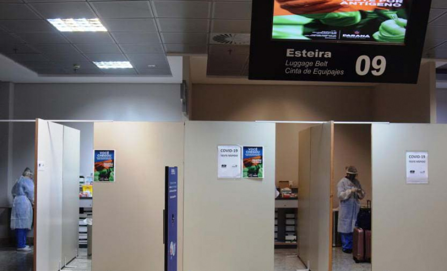 Paraná realiza estratégia de testagem para Covid-19 no aeroporto internacional Afonso Pena. Foto: Américo Antonio/SESA
