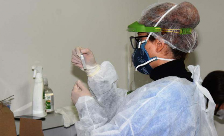 Paraná realiza estratégia de testagem para Covid-19 no aeroporto internacional Afonso Pena. Foto: Américo Antonio/SESA