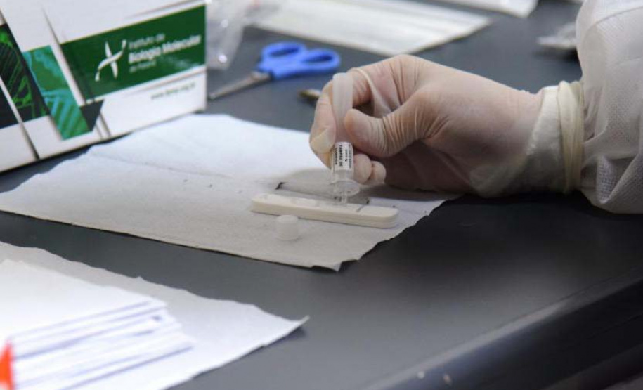 Paraná realiza estratégia de testagem para Covid-19 no aeroporto internacional Afonso Pena. Foto: Américo Antonio/SESA