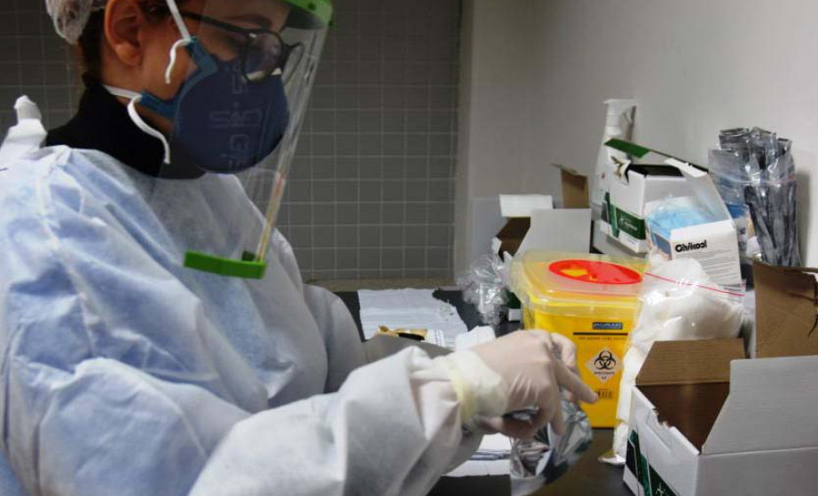 Paraná realiza estratégia de testagem para Covid-19 no aeroporto internacional Afonso Pena. Foto: Américo Antonio/SESA