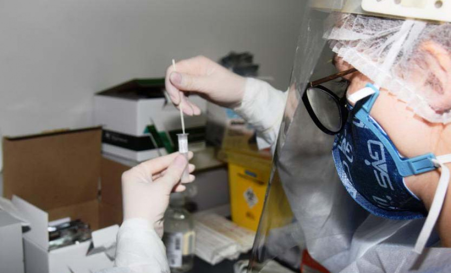 Paraná realiza estratégia de testagem para Covid-19 no aeroporto internacional Afonso Pena. Foto: Américo Antonio/SESA