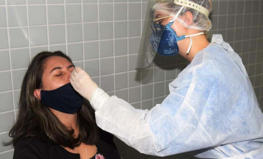 Paraná realiza estratégia de testagem para Covid-19 no aeroporto internacional Afonso Pena. Foto: Américo Antonio/SESA