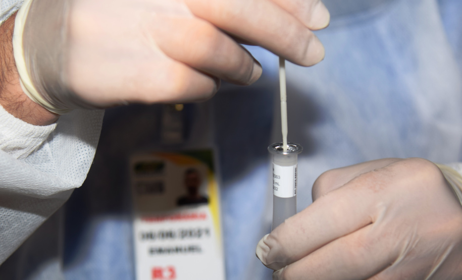 Paraná realiza estratégia de testagem para Covid-19 no aeroporto internacional Afonso Pena. Foto: Américo Antonio/SESA