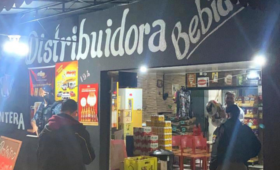 Um estabelecimento comercial foi fechado e 15 pessoas abordadas durante a operação da Ação Integrada de Fiscalização Urbana (AIFU) nesta quarta-feira (02/06), em Curitiba. Em uma das abordagens, no bairro Sítio Cercado, os policiais militares apreenderam 30 essências de narguilé. As ações de prevenção a aglomerações e demais infrações de medidas sanitárias seguem em andamento durante o feriado. - curitiba, 03/06/2021 - Foto: SESP/PR