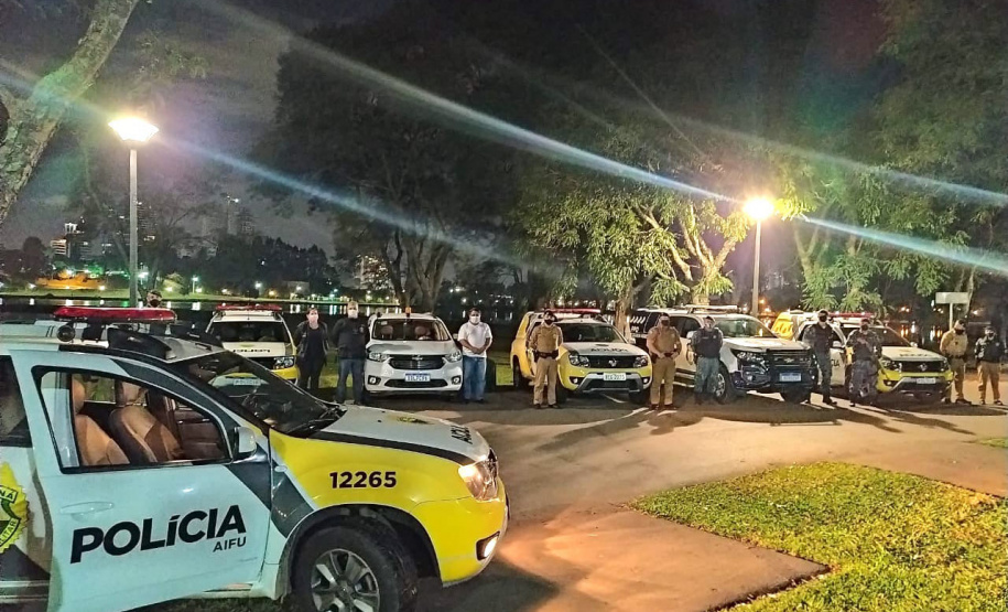 Um estabelecimento comercial foi fechado e 15 pessoas abordadas durante a operação da Ação Integrada de Fiscalização Urbana (AIFU) nesta quarta-feira (02/06), em Curitiba. Em uma das abordagens, no bairro Sítio Cercado, os policiais militares apreenderam 30 essências de narguilé. As ações de prevenção a aglomerações e demais infrações de medidas sanitárias seguem em andamento durante o feriado. - curitiba, 03/06/2021 - Foto: SESP/PR