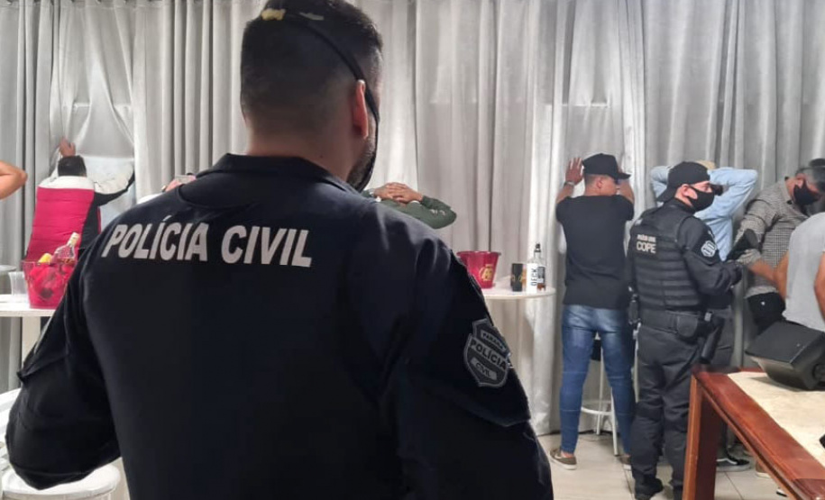 Operação da Polícia Civil resulta na prisão de 11 pessoas e na dispersão de festa clandestina em Colombo - Curitiba, 03/06/2021 - Foto: PCPR