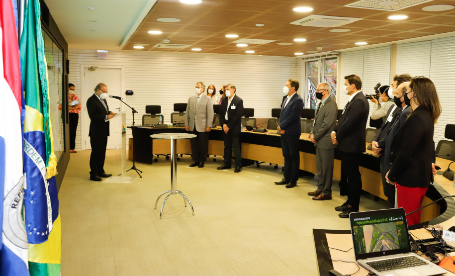 O secretário da Infraestrutura e Logística do Paraná, Sandro Alex, recebeu nesta quarta-feira (02) no Centro Executivo da Itaipu Binacional em Foz do Iguaçu, o projeto executivo para a duplicação da BR-469. - Foz do Iguaçu, 03/06/2021 - Foto: Rodrigo Félix Leal/INFRAESTRUTURA