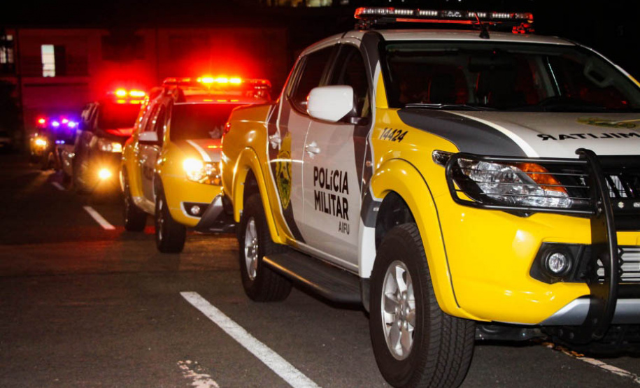 Os esforços da Polícia Militar para combater infrações às medidas sanitárias de prevenção ao coronavírus nesta quinta-feira (03) resultaram em cinco pontos comerciais fechados e 39 pessoas abordadas em Curitiba. Em dois locais nos bairros Cidade Industrial e Boqueirão, essências de narguilé e cigarros contrabandeados foram apreendidos. -  Curitiba, 04/06/2021  -  Foto: PM/PR