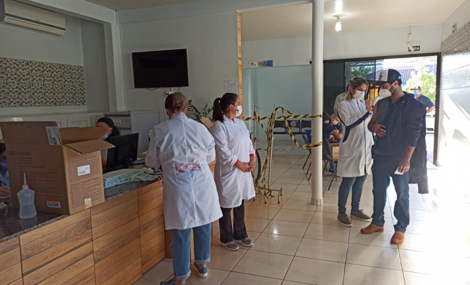 QUARTO CENTENÁRIO - REGIONAL DE SAÚDE DE CAMPO MOURÃO - Municípios do Paraná vacinam contra a Covid-10 durante todo o feriado prolongado - Quarto Centenário, 04/06/2021 - Foto: SESA- REGIONAL DE SAÚDE DE CAMPO MOURÃO