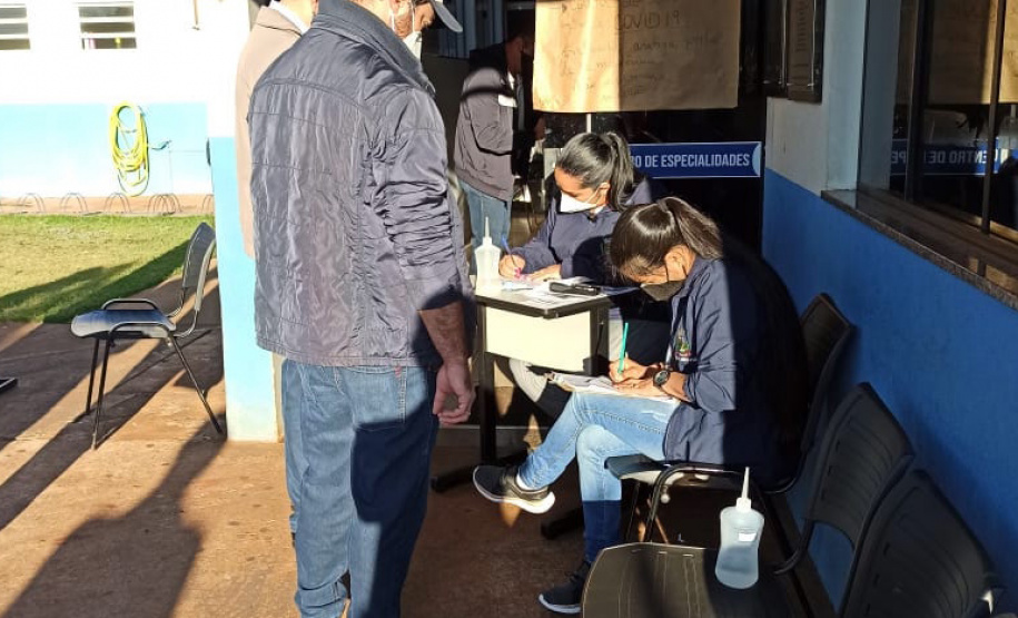 QUARTO CENTENÁRIO - REGIONAL DE SAÚDE DE CAMPO MOURÃO - Municípios do Paraná vacinam contra a Covid-10 durante todo o feriado prolongado - Quarto Centenário, 04/06/2021 - Foto: SESA- REGIONAL DE SAÚDE DE CAMPO MOURÃO