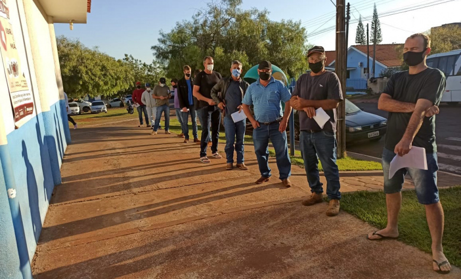 QUARTO CENTENÁRIO - REGIONAL DE SAÚDE DE CAMPO MOURÃO - Municípios do Paraná vacinam contra a Covid-10 durante todo o feriado prolongado - Quarto Centenário, 04/06/2021 - Foto: SESA- REGIONAL DE SAÚDE DE CAMPO MOURÃO