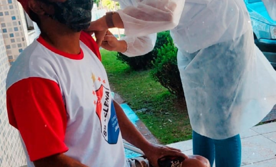 PEABIRU - REGIONAL DE SAUDE DE CAMPO MOURÃO - Municípios do Paraná vacinam contra a Covid-10 durante todo o feriado prolongado - Peabiru, 04/06/2021 - Foto: SESA