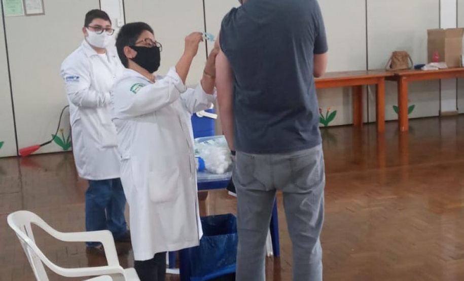 REGIONAL DE SAÚDE DE CASCAVEL - O feriado prolongado de Corpus Christi está sendo de vacinação em municípios de muitas Regionais de Saúde do Paraná, dando sequência à imunização contra a Covid-19 nos grupos prioritários