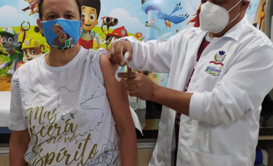 REGIONAL DE SAÚDE DE CASCAVEL - O feriado prolongado de Corpus Christi está sendo de vacinação em municípios de muitas Regionais de Saúde do Paraná, dando sequência à imunização contra a Covid-19 nos grupos prioritários