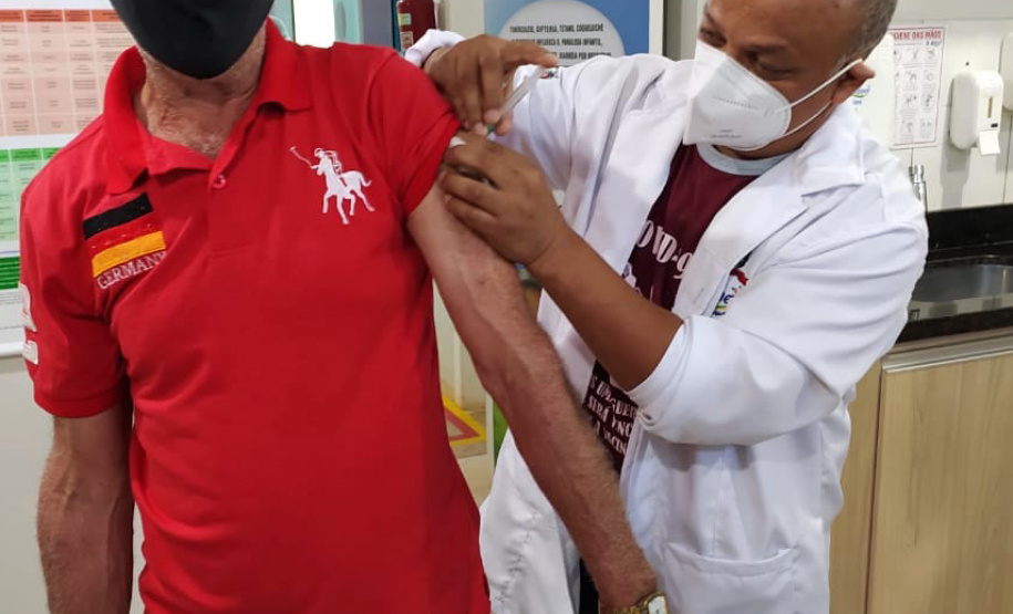 REGIONAL DE SAÚDE DE CASCAVEL - O feriado prolongado de Corpus Christi está sendo de vacinação em municípios de muitas Regionais de Saúde do Paraná, dando sequência à imunização contra a Covid-19 nos grupos prioritários