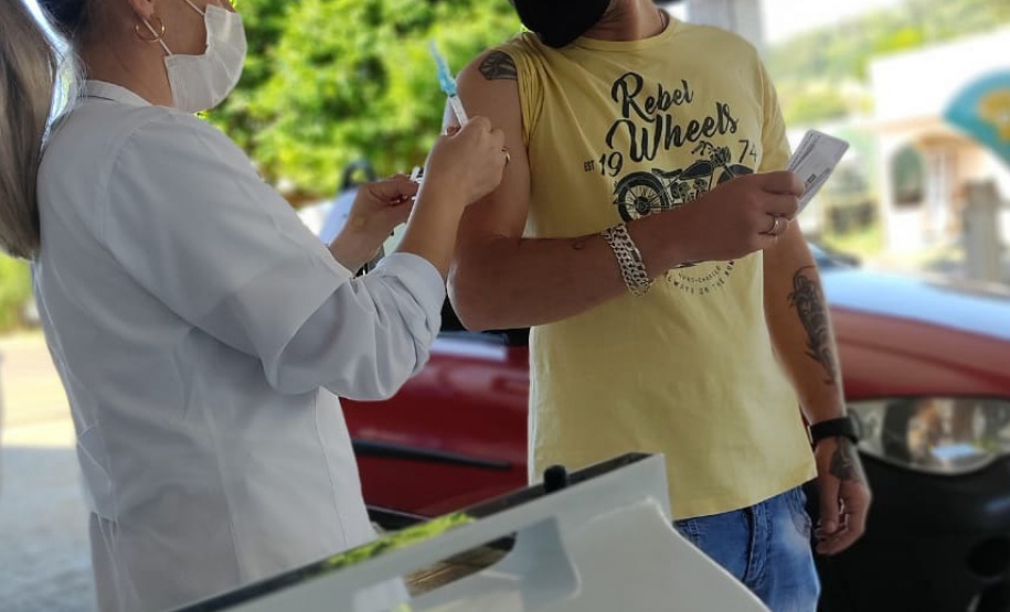 PEABIRU - REGIONAL DE SAUDE DE CAMPO MOURÃO - Municípios do Paraná vacinam contra a Covid-10 durante todo o feriado prolongado - Peabiru, 04/06/2021 - Foto: SESA