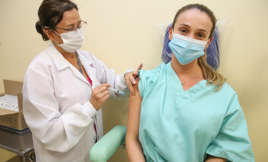 Vacinacao HR Foto: Geraldo Bubniak/AEN