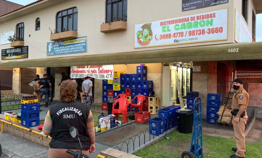 Com fiscalizações mais intensas, promovidas pelas polícias Militar e Civil, 20 pontos comerciais foram interditados e 714 pessoas encaminhadas por infringir medidas sanitárias de prevenção ao coronavírus no Paraná no feriado de Corpus Christi. O balanço da Secretaria da Segurança Pública registra dados de quinta-feira (03) a domingo (06). - Curitiba, 07/06/2021 - Foto: SESP/PR