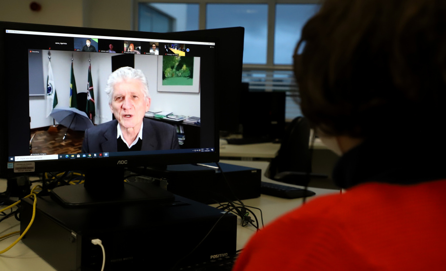 Seis cooperativas paranaenses se reuniram e projetam investir R$ 3 bilhões na construção de uma fábrica de malte em Ponta Grossa, nos Campos Gerais. O empreendimento, que conta com apoio do programa de incentivos do Governo do Estado, foi confirmado nesta segunda-feira (7), em reunião virtual entre os representantes das cooperativas com o governador Carlos Massa Ratinho Junior e a prefeita Elizabeth Schmidt.

Foto: Ari Dias/AEN