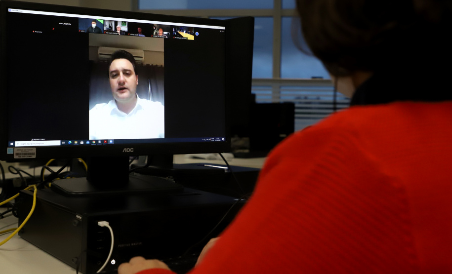 Seis cooperativas paranaenses se reuniram e projetam investir R$ 3 bilhões na construção de uma fábrica de malte em Ponta Grossa, nos Campos Gerais. O empreendimento, que conta com apoio do programa de incentivos do Governo do Estado, foi confirmado nesta segunda-feira (7), em reunião virtual entre os representantes das cooperativas com o governador Carlos Massa Ratinho Junior e a prefeita Elizabeth Schmidt.

Foto: Ari Dias/AEN