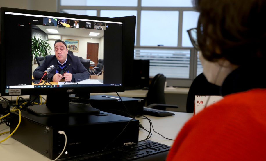 Seis cooperativas paranaenses se reuniram e projetam investir R$ 3 bilhões na construção de uma fábrica de malte em Ponta Grossa, nos Campos Gerais. O empreendimento, que conta com apoio do programa de incentivos do Governo do Estado, foi confirmado nesta segunda-feira (7), em reunião virtual entre os representantes das cooperativas com o governador Carlos Massa Ratinho Junior e a prefeita Elizabeth Schmidt.

Foto: Ari Dias/AEN