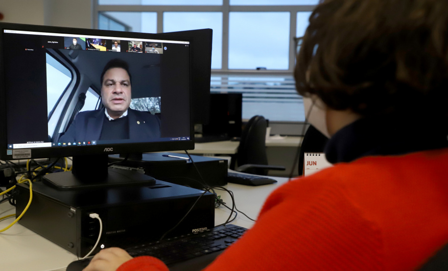 Seis cooperativas paranaenses se reuniram e projetam investir R$ 3 bilhões na construção de uma fábrica de malte em Ponta Grossa, nos Campos Gerais. O empreendimento, que conta com apoio do programa de incentivos do Governo do Estado, foi confirmado nesta segunda-feira (7), em reunião virtual entre os representantes das cooperativas com o governador Carlos Massa Ratinho Junior e a prefeita Elizabeth Schmidt.

Foto: Ari Dias/AEN