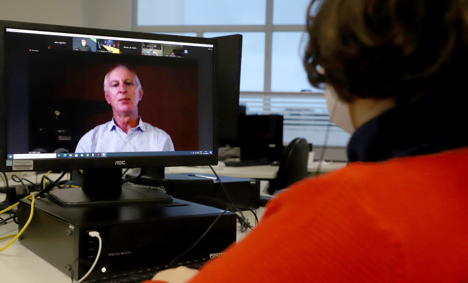 Seis cooperativas paranaenses se reuniram e projetam investir R$ 3 bilhões na construção de uma fábrica de malte em Ponta Grossa, nos Campos Gerais. O empreendimento, que conta com apoio do programa de incentivos do Governo do Estado, foi confirmado nesta segunda-feira (7), em reunião virtual entre os representantes das cooperativas com o governador Carlos Massa Ratinho Junior e a prefeita Elizabeth Schmidt.

Foto: Ari Dias/AEN