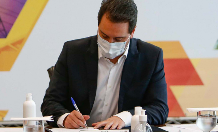 Seis cooperativas paranaenses se reuniram e projetam investir R$ 3 bilhões na construção de uma fábrica de malte em Ponta Grossa, nos Campos Gerais. O empreendimento, que conta com apoio do programa de incentivos do Governo do Estado, foi confirmado nesta segunda-feira (7), em reunião virtual entre os representantes das cooperativas com o governador Carlos Massa Ratinho Junior e a prefeita Elizabeth Schmidt.
Foto: Jonathan Campos/AEN