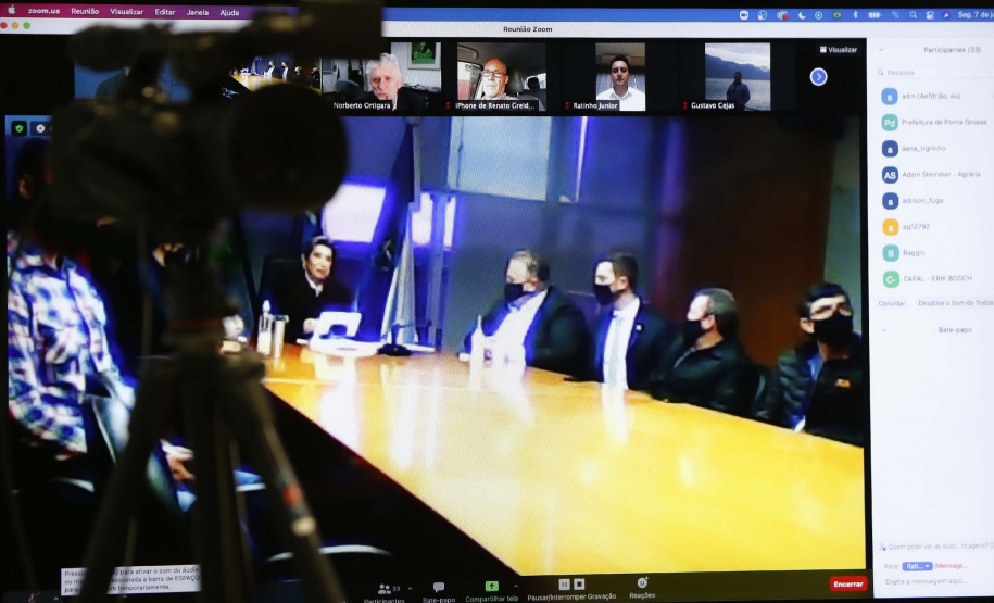 Seis cooperativas paranaenses se reuniram e projetam investir R$ 3 bilhões na construção de uma fábrica de malte em Ponta Grossa, nos Campos Gerais. O empreendimento, que conta com apoio do programa de incentivos do Governo do Estado, foi confirmado nesta segunda-feira (7), em reunião virtual entre os representantes das cooperativas com o governador Carlos Massa Ratinho Junior e a prefeita Elizabeth Schmidt.
Foto: Jonathan Campos/AEN