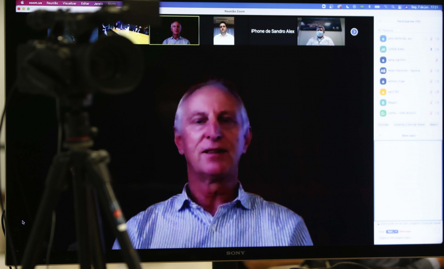 Seis cooperativas paranaenses se reuniram e projetam investir R$ 3 bilhões na construção de uma fábrica de malte em Ponta Grossa, nos Campos Gerais. O empreendimento, que conta com apoio do programa de incentivos do Governo do Estado, foi confirmado nesta segunda-feira (7), em reunião virtual entre os representantes das cooperativas com o governador Carlos Massa Ratinho Junior e a prefeita Elizabeth Schmidt.
Foto: Jonathan Campos/AEN