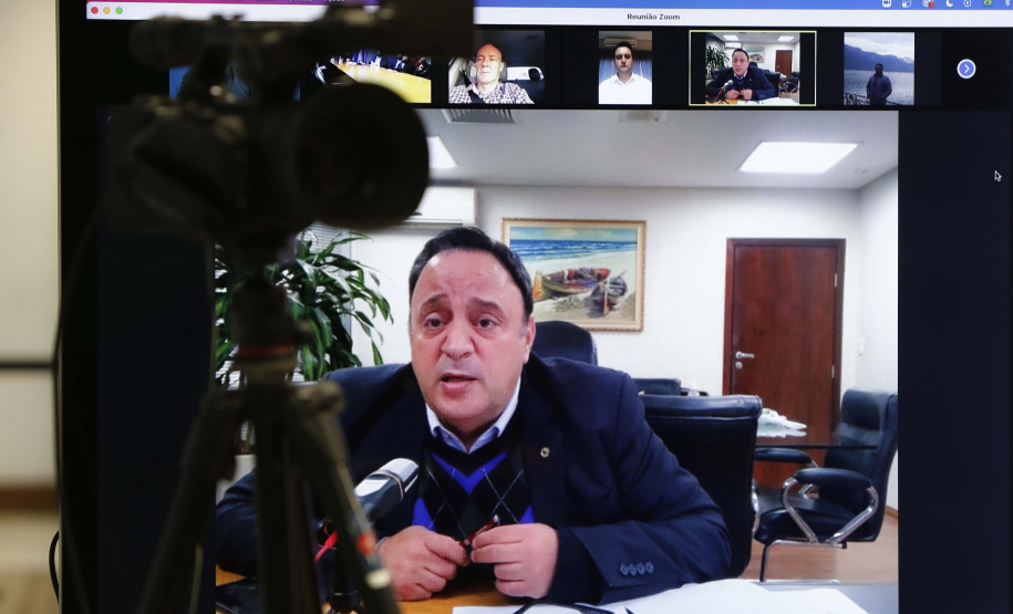 Seis cooperativas paranaenses se reuniram e projetam investir R$ 3 bilhões na construção de uma fábrica de malte em Ponta Grossa, nos Campos Gerais. O empreendimento, que conta com apoio do programa de incentivos do Governo do Estado, foi confirmado nesta segunda-feira (7), em reunião virtual entre os representantes das cooperativas com o governador Carlos Massa Ratinho Junior e a prefeita Elizabeth Schmidt.
Foto: Jonathan Campos/AEN