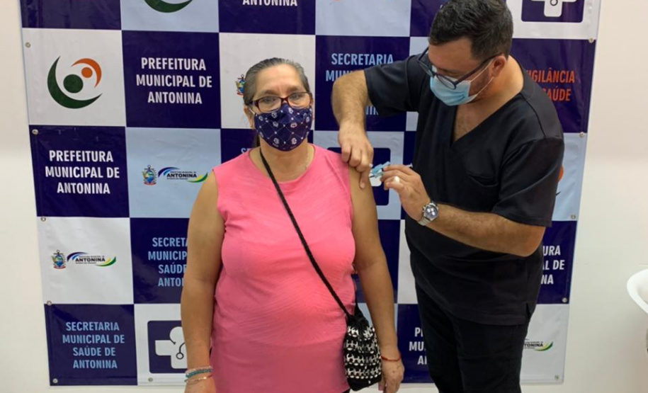 Paranaguá e Antonina, no Litoral, avançam na vacinação e imunizam a população na faixa dos 40 anos. Foto: Prefeitura de Paranaguá. Foto: Prefeitura de Antonina