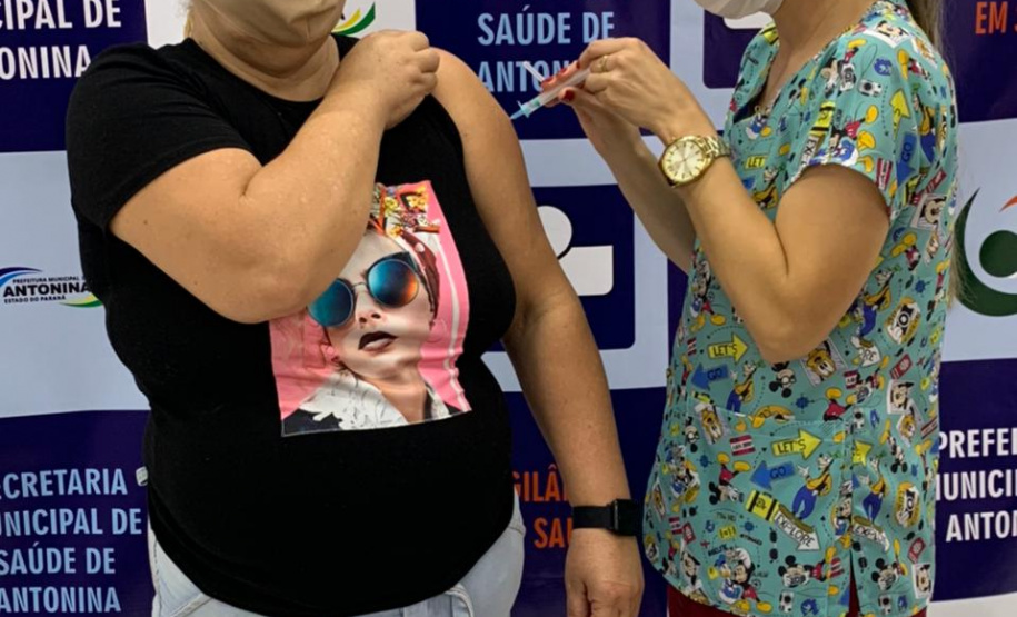 Paranaguá e Antonina, no Litoral, avançam na vacinação e imunizam a população na faixa dos 40 anos. Foto: Prefeitura de Paranaguá. Foto: Prefeitura de Antonina