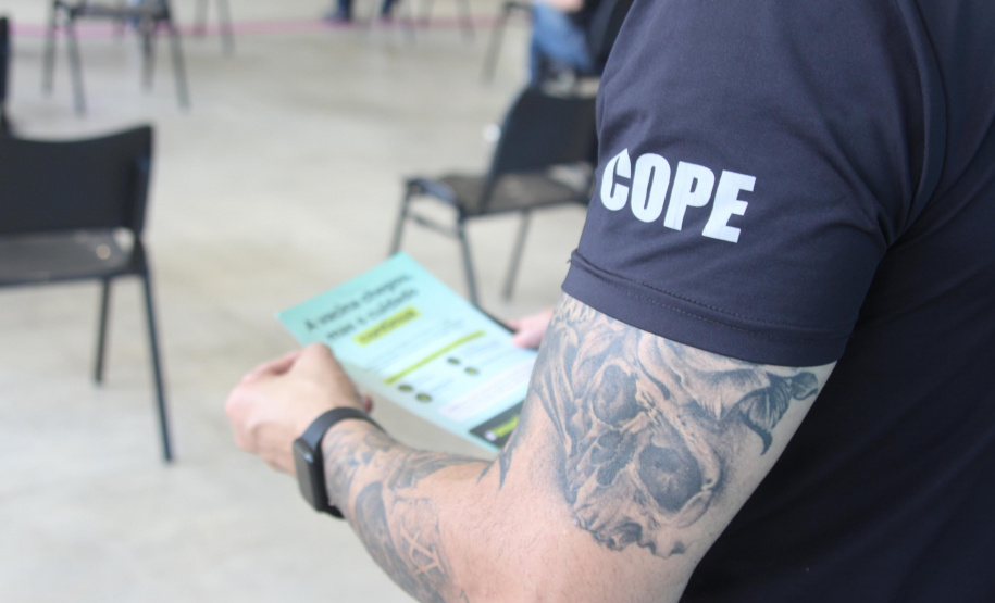 As forças policiais da Secretaria de Estado da Segurança Pública (Sesp) continuam sendo vacinadas contra a Covid 19 nas cidades sedes de regionais de saúde do estado. A distribuição das doses segue os critérios e cronograma estabelecidos pela Secretaria de Estado da Saúde (Sesa), a partir dos lotes recebidos do Ministério da Saúde e a aplicação é feita pelas equipes municipais de Saúde. - Curitiba, 08/06/2021 - Foto: SESP/PR