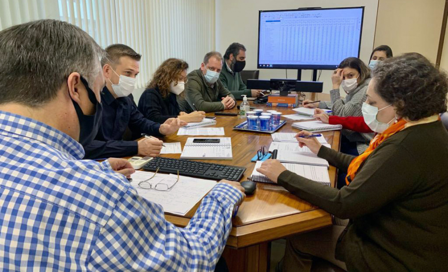 O secretário Estadual da Saúde, Beto Preto, e diretores da Sesa receberam na manhã de hoje (8) o presidente do Conselho de Secretarias Municipais de Saúde (Cosems), Ivoliciano Leonarchik, e representantes da entidade, para discussão e novas pactuações relacionadas ao enfrentamento da Covid-19.  -  Curitiba, 08/06/2021  -  Foto: SESA-PR
