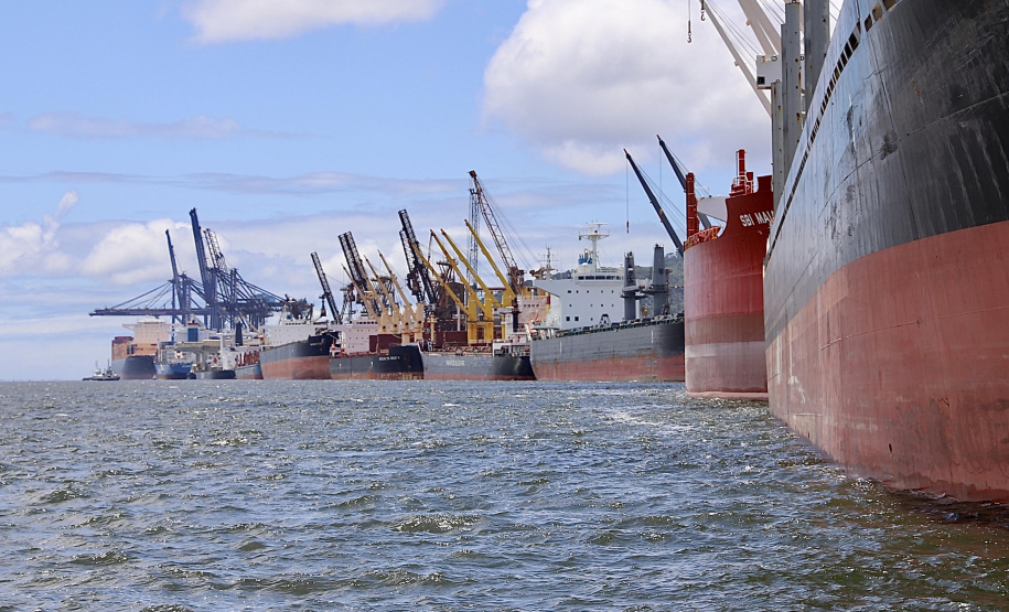 Portos do Paraná movimentam 6 milhões de toneladas e têm melhor mês da história - Foto: Cláudio Neves/Portos do Paraná